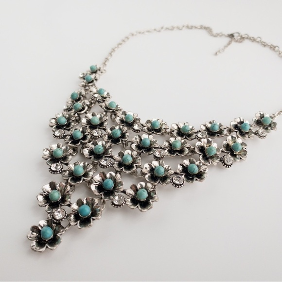 Green Dyed Howlite Stone Pendant Bib Necklace Floral Ornate Design Silver Tone - Picture 9 of 13